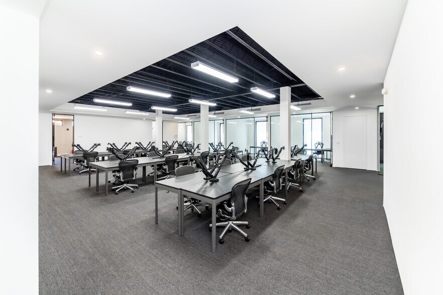 More Photos Of 2401 S Douglas Rd, Miami Medical For Lease