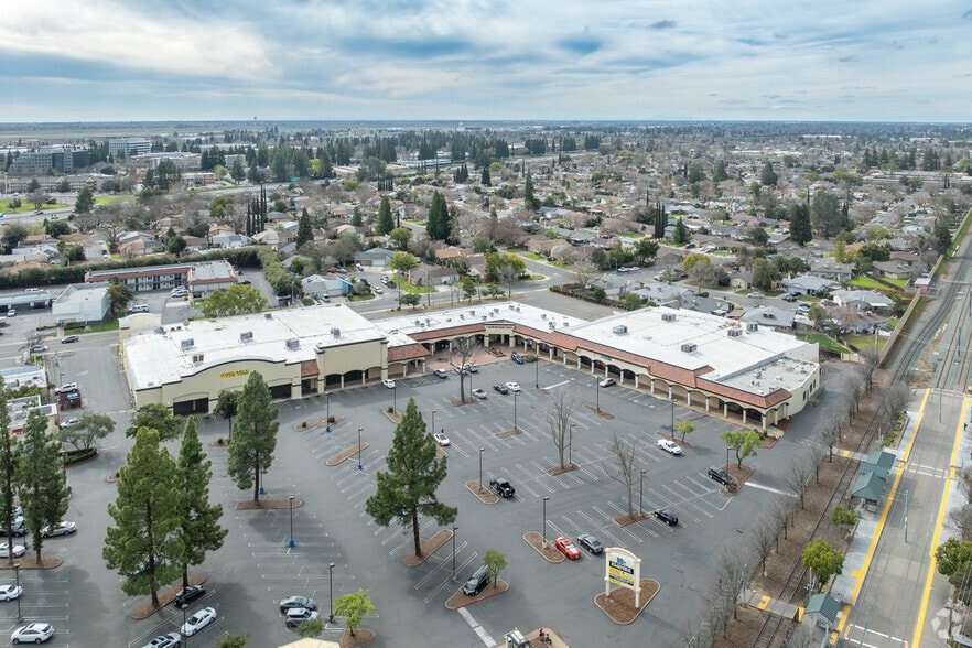 More Photos Of 2810 Zinfandel Dr, Rancho Cordova General Retail For Sale
