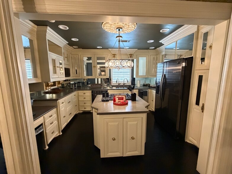 More Photos Of 4645 Tinker Diagonal St, Oklahoma City Loft Creative Space For Sale