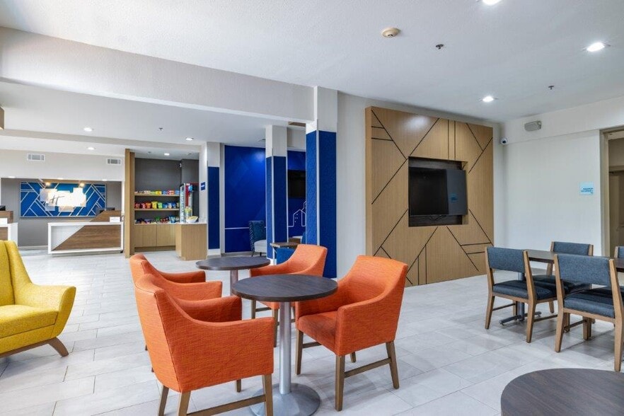 More Photos Of 5696 I 49 N Service Rd, Opelousas Hotel For Sale