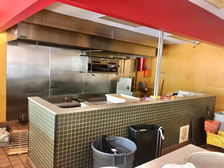 More Photos Of 1270-1280 Montauk Hwy, Oakdale Unknown For Lease