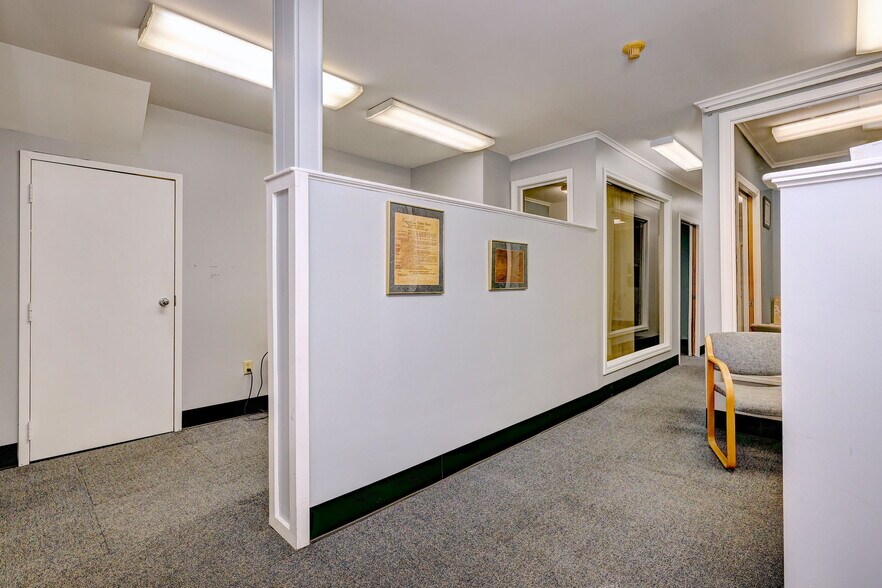 More Photos Of 1948 Chapel St, New Haven Office For Sale