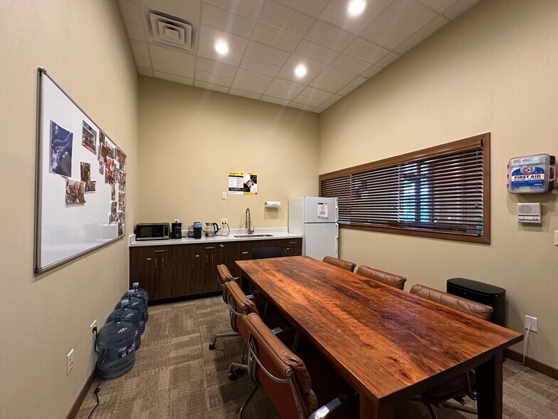 More Photos Of 250 E Court St, Iowa City Office For Sale