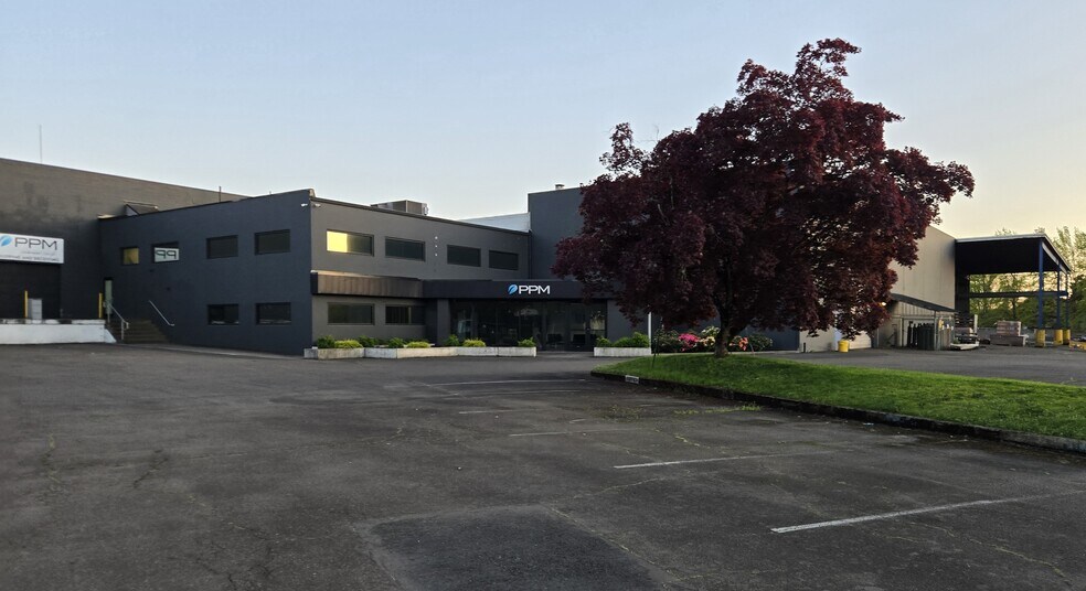 Primary Photo Of 500 E Illinois St, Newberg Manufacturing For Sale