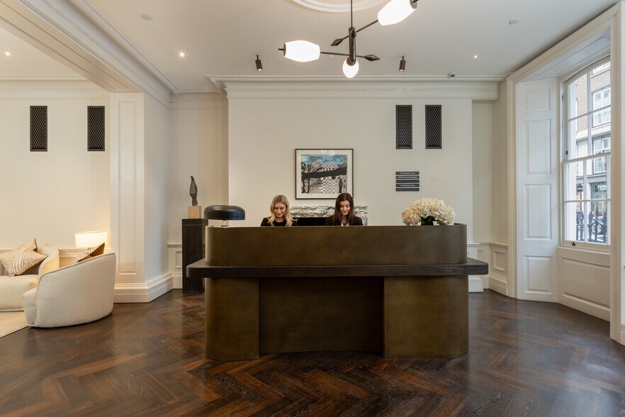 More Photos Of 75 Grosvenor St, London Coworking Space