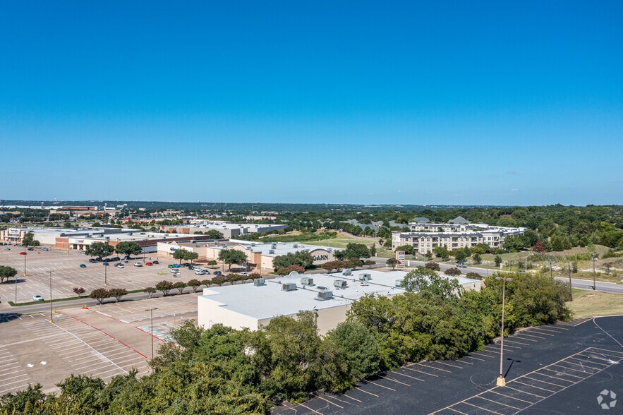 More Photos Of 6801 Ridgmar Meadow Rd, Fort Worth Freestanding For Sale