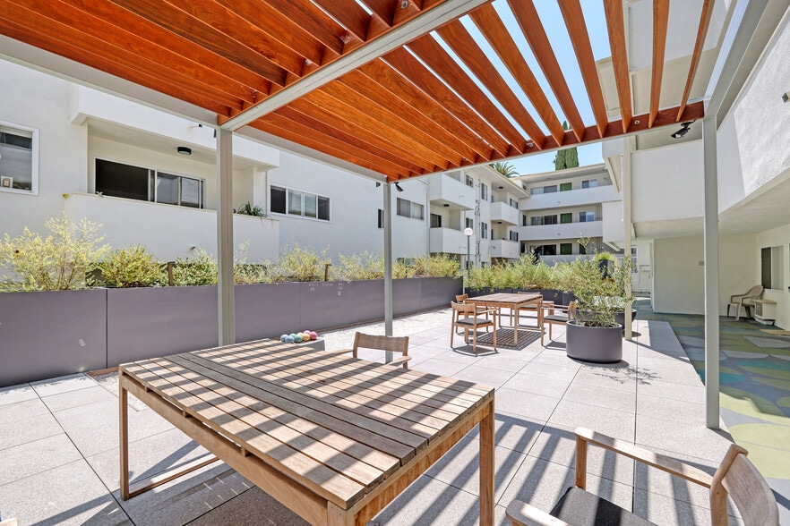 More Photos Of 6615 Franklin Ave, Los Angeles Apartments For Sale