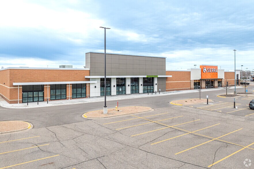 More Photos Of 12550 Riverdale Blvd NW, Coon Rapids Department Store For Lease