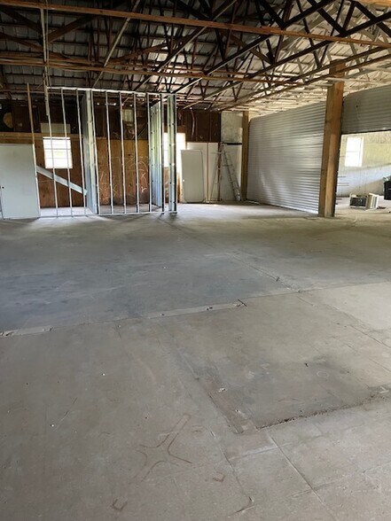 More Photos Of 5255 TX 121 Hwy, Hemphill Freestanding For Sale