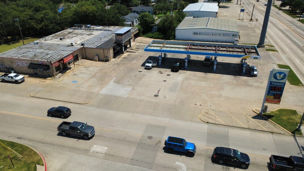 More Photos Of 903 E Highway 82, Gainesville Storefront For Sale