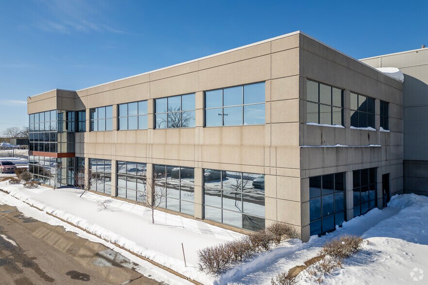 More Photos Of 1600-1660 Av 32e, Montréal Warehouse For Lease