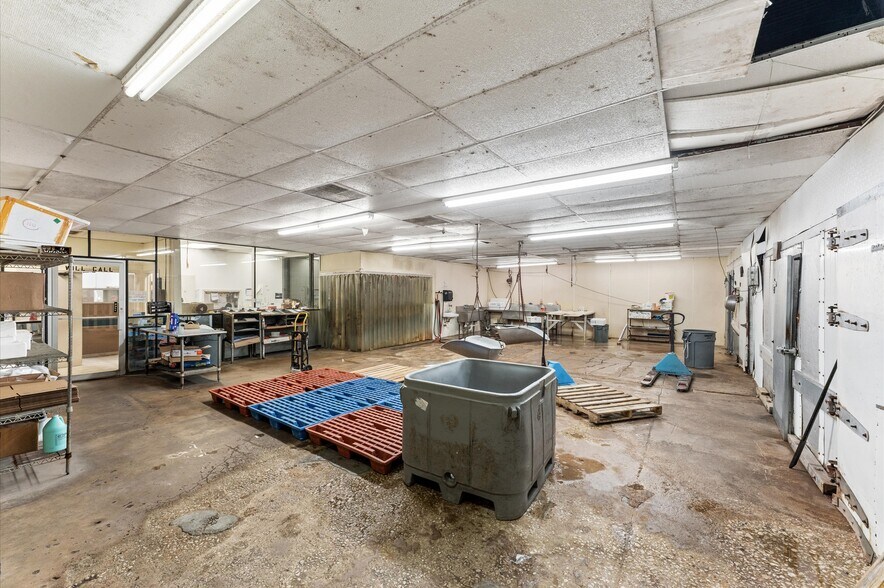 More Photos Of 1440 Cedar Post Ln, Houston Warehouse For Sale