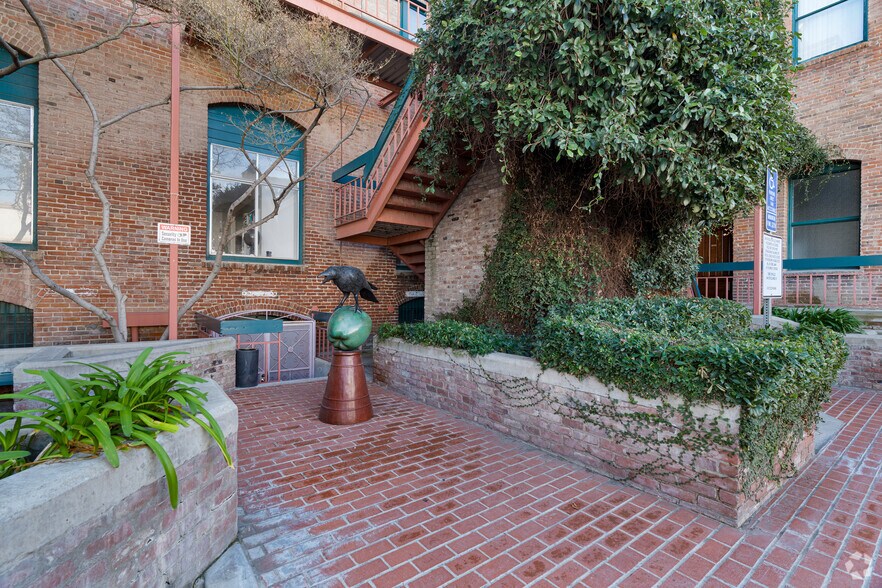 More Photos Of 1712 19th St, Bakersfield Office For Lease