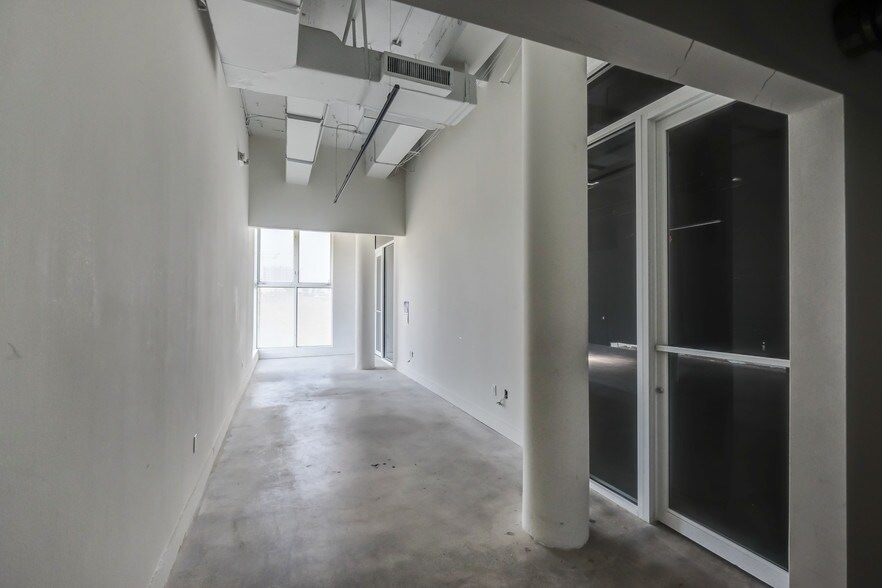 More Photos Of 3620 NE Miami Pl, Miami General Retail For Sale