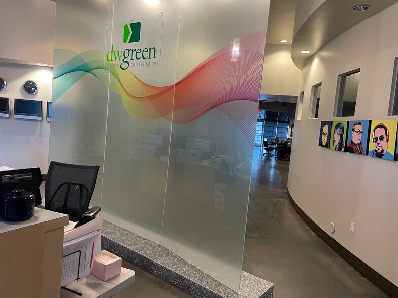 More Photos Of 8100 S Priest Dr, Tempe Showroom For Sale