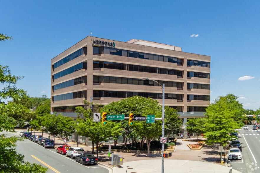 More Photos Of 3033 Wilson Blvd, Arlington Office For Lease