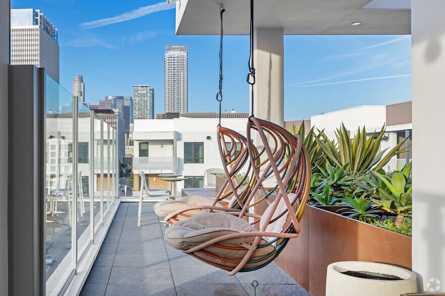 More Photos Of 1340 S Hill St, Los Angeles Apartments For Lease