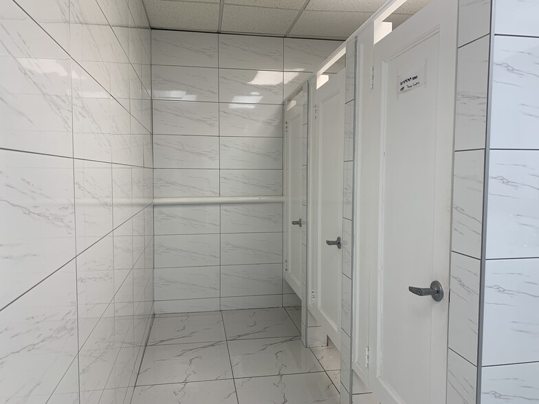 More Photos Of 1385 Seabury Ave, Bronx Warehouse For Lease