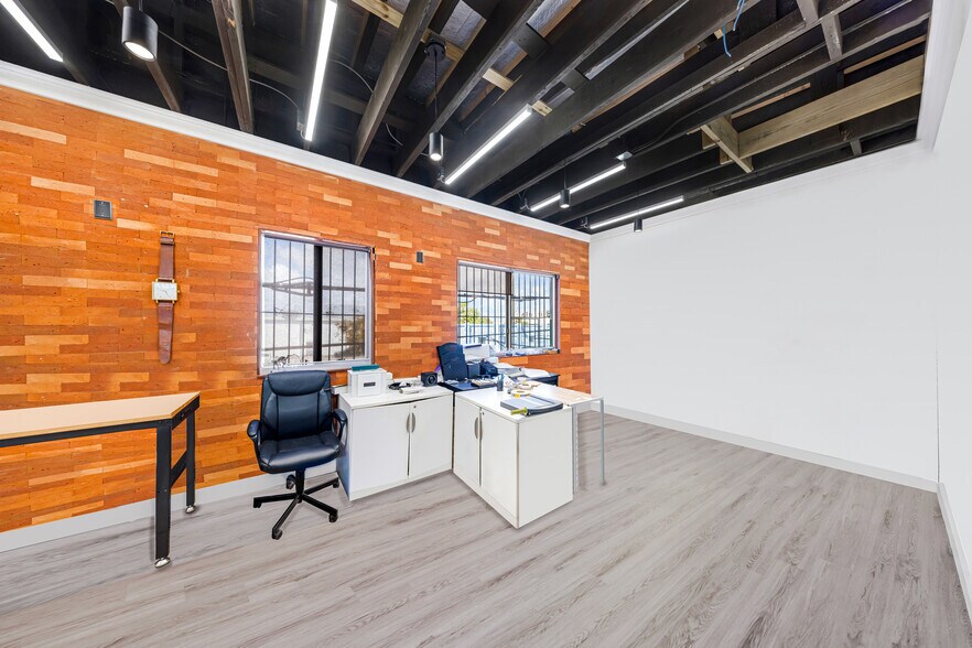 More Photos Of 2081 NW 7th Ave, Miami Warehouse For Sale