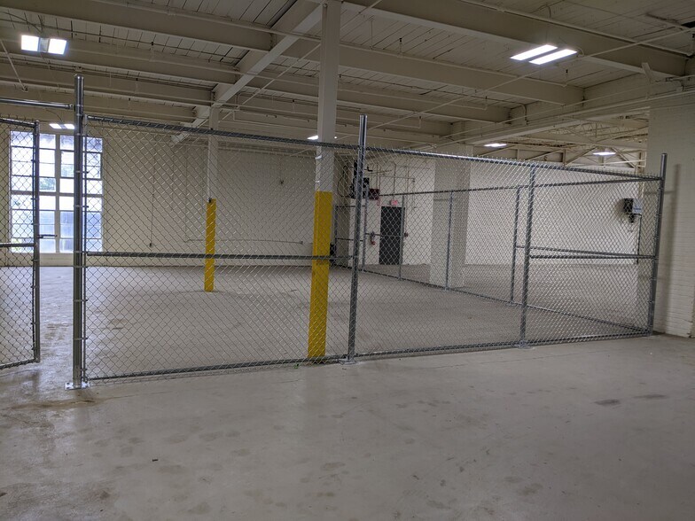 More Photos Of 206 Bruce St, Greensboro Warehouse For Lease
