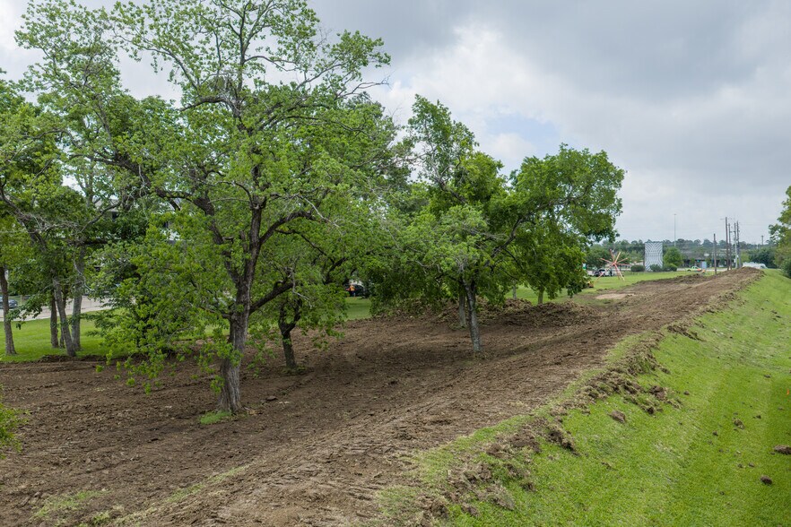 More Photos Of 7022 Old Katy Rd, Houston Showroom For Sale