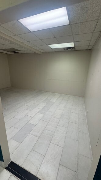 More Photos Of 6120 S Archer Rd, Summit Light Distribution For Lease