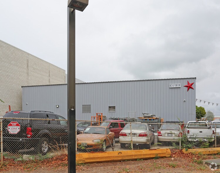 More Photos Of 1006 Mikole St, Honolulu Warehouse For Lease