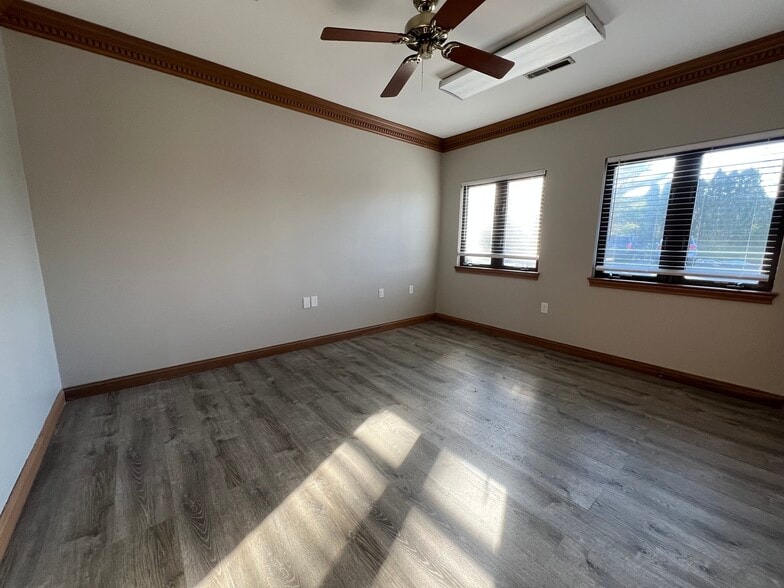 More Photos Of 1375 Kemper Meadow Dr, Forest Park Office Residential For Lease