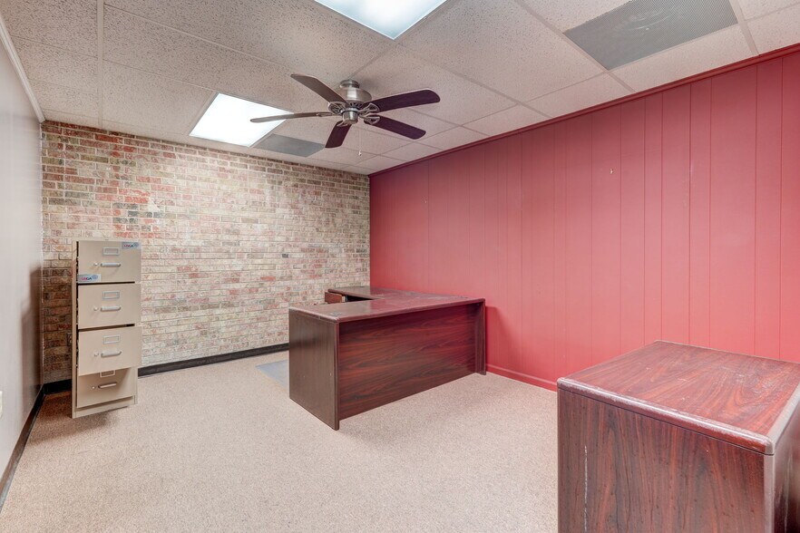 More Photos Of 3311 Burlington Rd, Greensboro Office For Sale