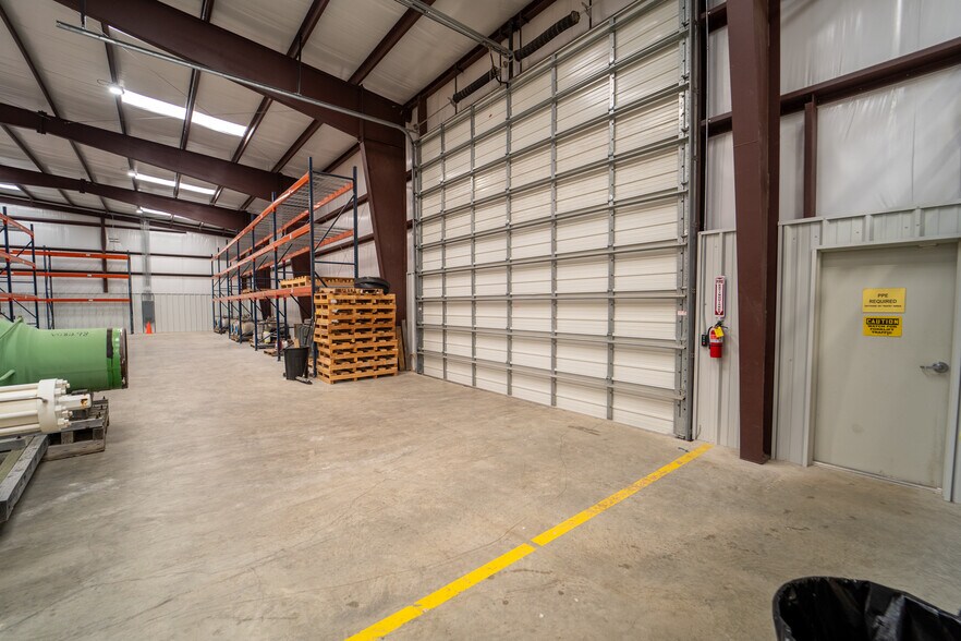 More Photos Of 236 Industrial Park Dr, Victoria Warehouse For Lease