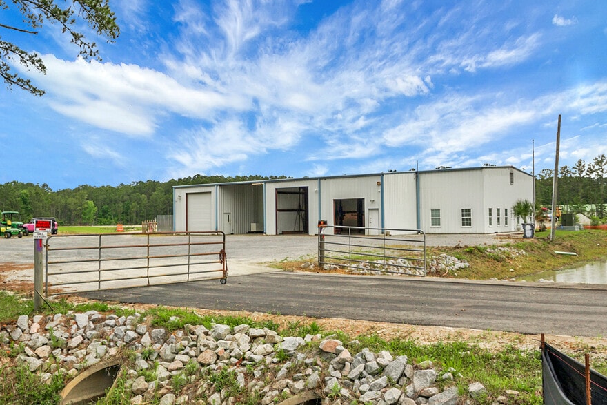 More Photos Of 1307 State Rd, Summerville Industrial For Lease