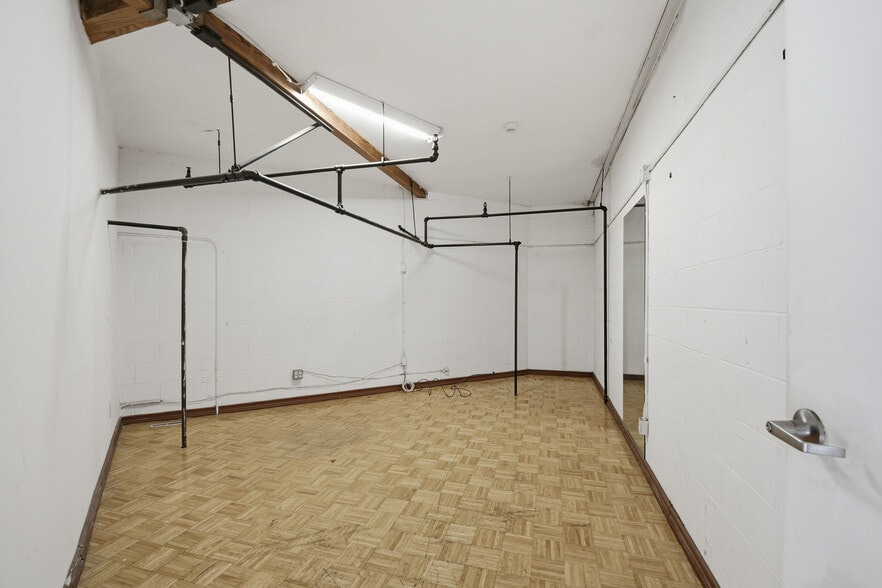 More Photos Of 805 Traction Ave, Los Angeles Showroom For Lease