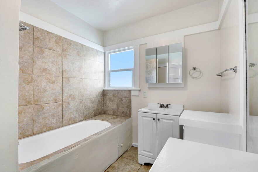 More Photos Of 4626 Wall St, Los Angeles Apartments For Sale