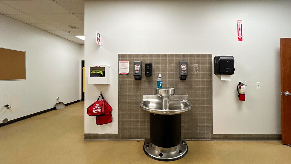 More Photos Of 1797 Boxelder St, Louisville Manufacturing For Lease