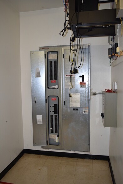 More Photos Of 615 S Walnut St, Pamplico Freestanding For Lease