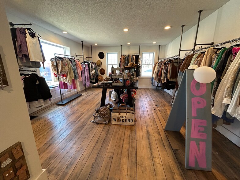 More Photos Of 15026 Center St, Leo-Cedarville Storefront For Lease