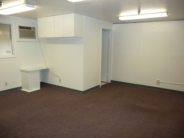 More Photos Of 96-1173 Waihona St, Pearl City Warehouse For Lease
