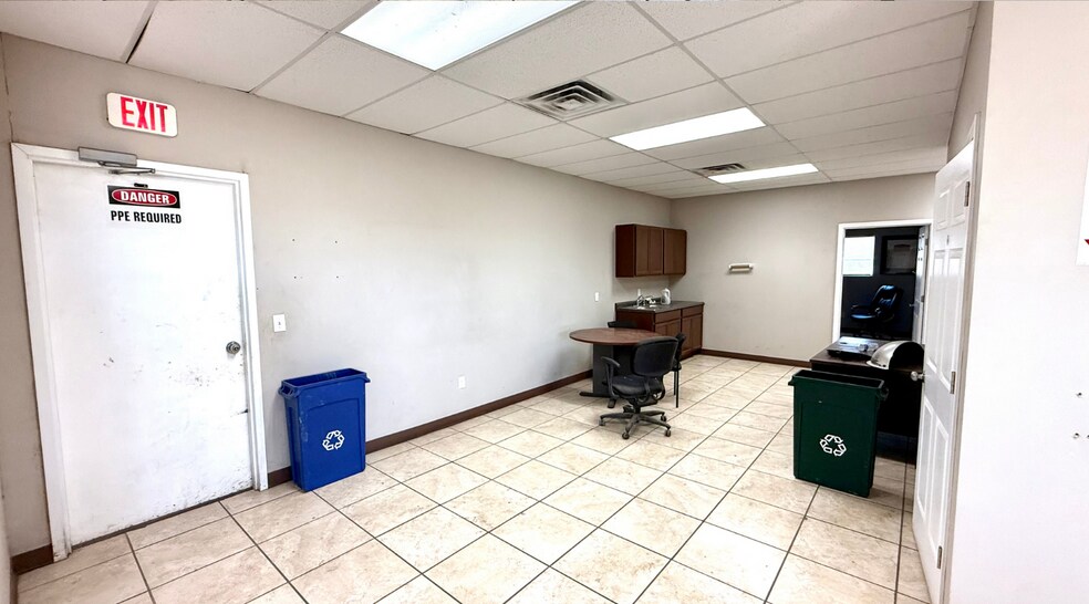 More Photos Of 12920 TX-191 Frontage, Midland Flex For Lease