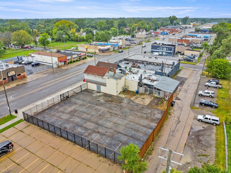More Photos Of 19424 W Warren Ave, Detroit Storefront For Sale