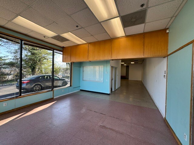 More Photos Of 27 N Middletown Rd, Nanuet Freestanding For Lease