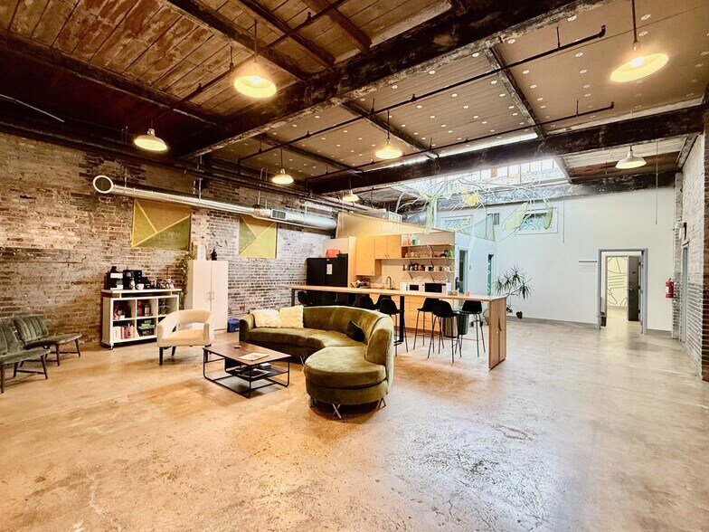 More Photos Of 517 Soraparu St, New Orleans Office For Lease