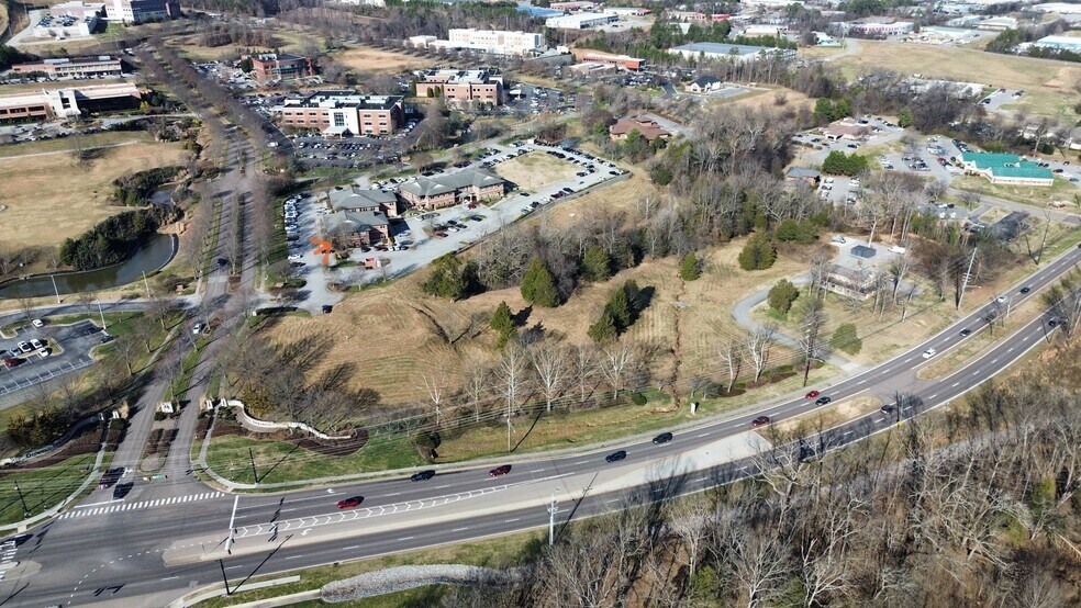 More Photos Of 1320 Dowell Springs Blvd, Knoxville Office For Lease