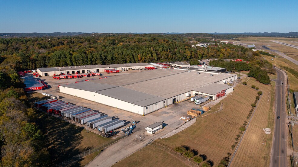 More Photos Of 4600 E Lake Blvd, Birmingham Warehouse For Sale