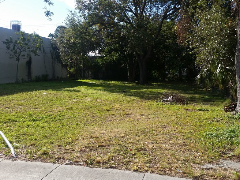 More Photos Of 328 NW 54th St, Miami Land For Lease
