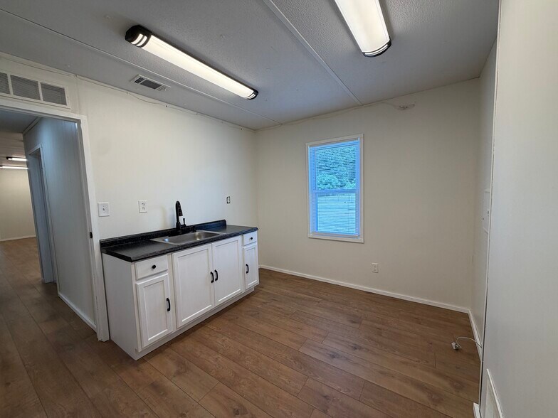 More Photos Of 3915 Covington Hwy, Decatur Land For Lease