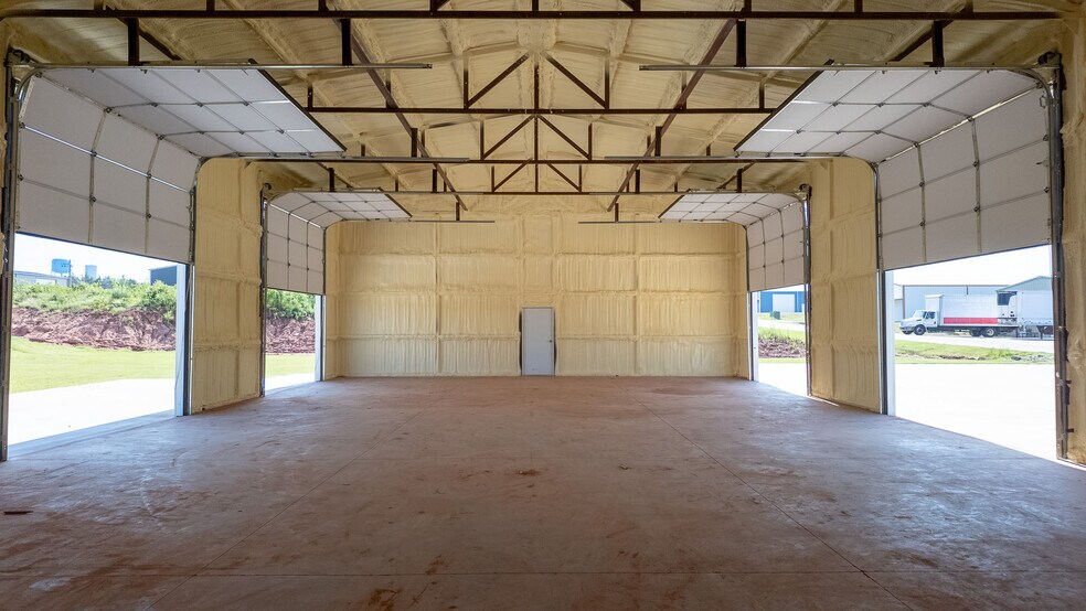 More Photos Of 11770 Black Sand Dr, Edmond Manufacturing For Sale