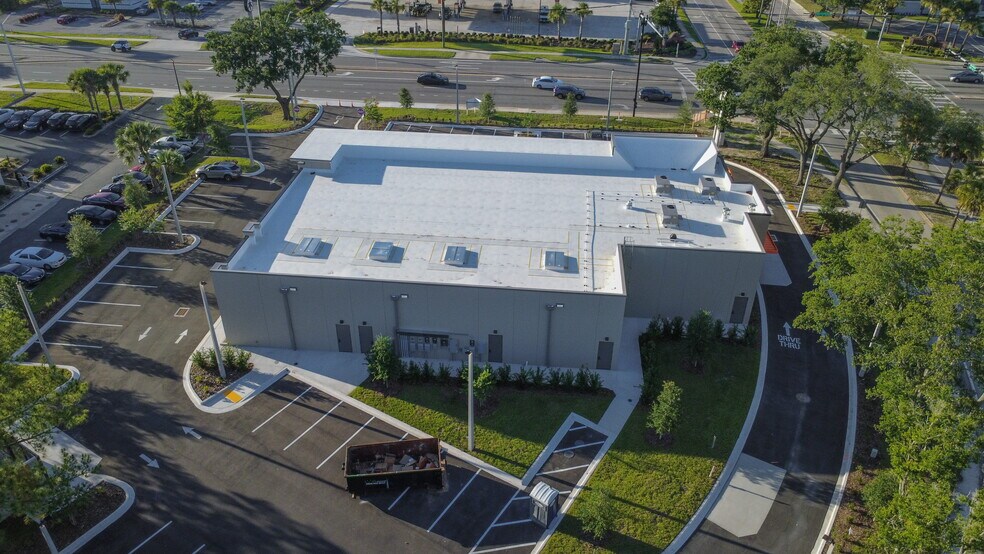 More Photos Of 8730 Baymeadows Rd, Jacksonville Storefront For Lease