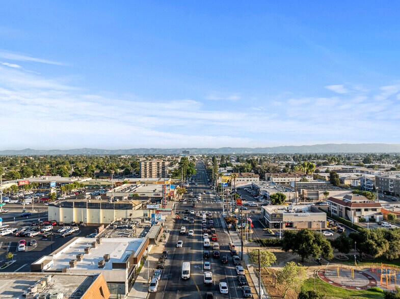 More Photos Of 9110 Van Nuys Blvd, Panorama City Freestanding For Lease