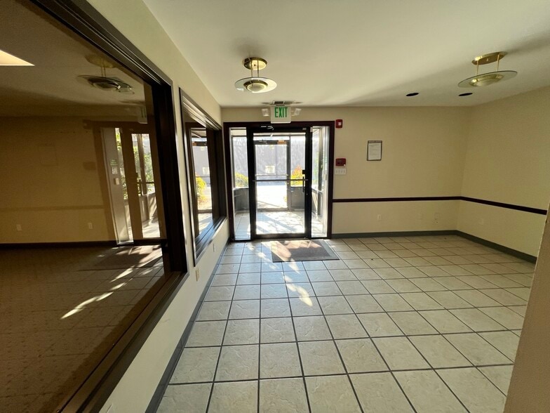 More Photos Of 900 N Lehigh St, Baltimore Light Distribution For Lease