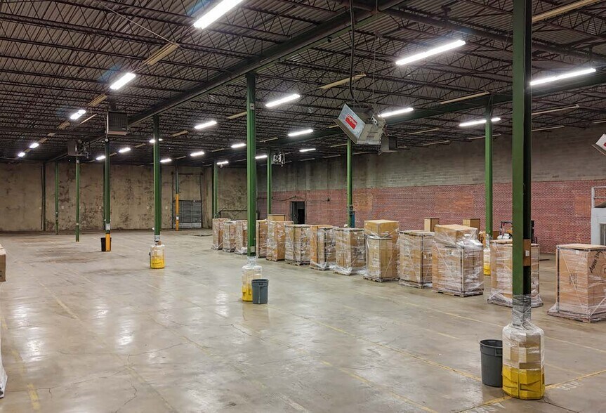 More Photos Of 1769 Latham St, Memphis Distribution For Sale